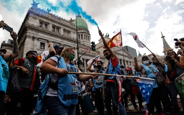 Η-Αργεντινή-βρίσκεται-ξανά-στο-χείλος-της-οικονομικής-καταστροφής