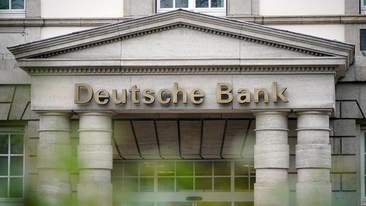 Η-deutsche-bank-γκρεμίζεται-αλλά-οι-short-sellers-θησαυρίζουν:-Μέσα-σε-δυο-εβδομάδες-έχουν-κερδίσει-100-εκατ.-δολάρια